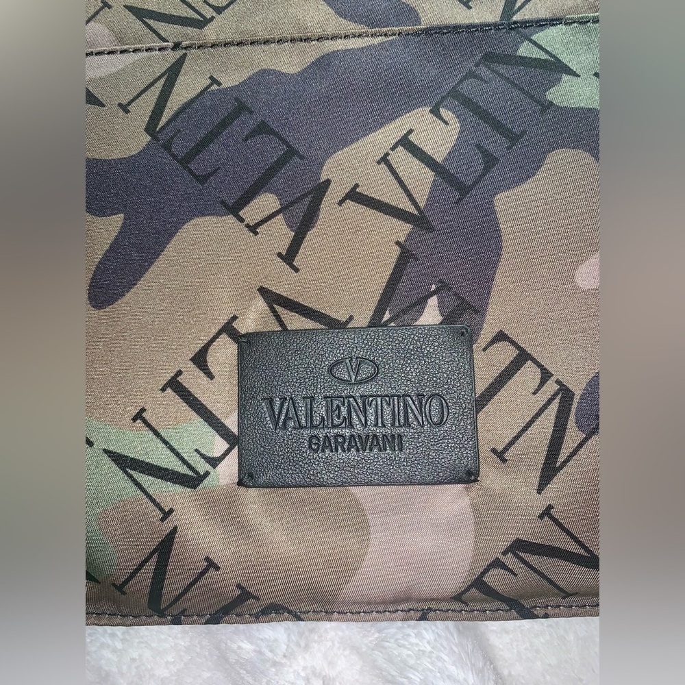 Valentino Logo Camo Print Drawstring Backpack (Green Wood/Ivory/Nero) - Picture 5 of 7
